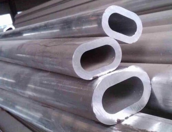 Труба алюминиевая овальная гладкая АД31 33,8х22,3 мм фото